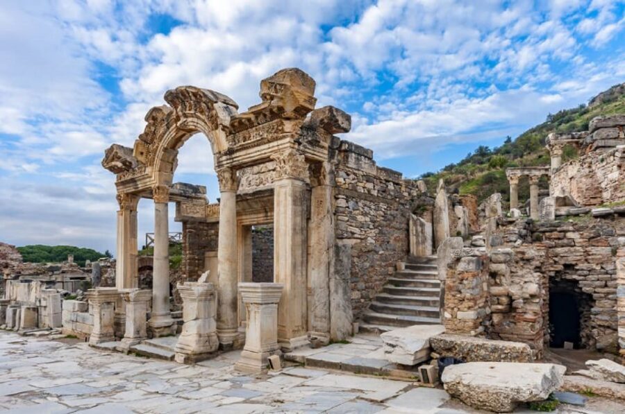 From Istanbul: Ephesus and House of Virgin Mary Day Trip - House of the Virgin Mary: quiet time in the Solmissos Mountains