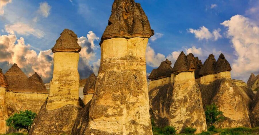 From Nevşehir: Cappadocia Highlights Trip w/ Lunch & Pickup - Panoramic lookout toward Uçhisar Castle: the geography lesson