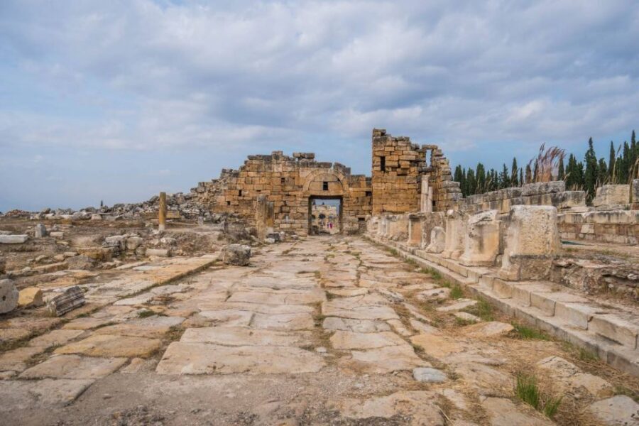 From Selcuk/Kusadasi/Izmir: Pamukkale Full-Day Tour - The Turkish handcraft stop (and the onyx factor): interesting or distracting?