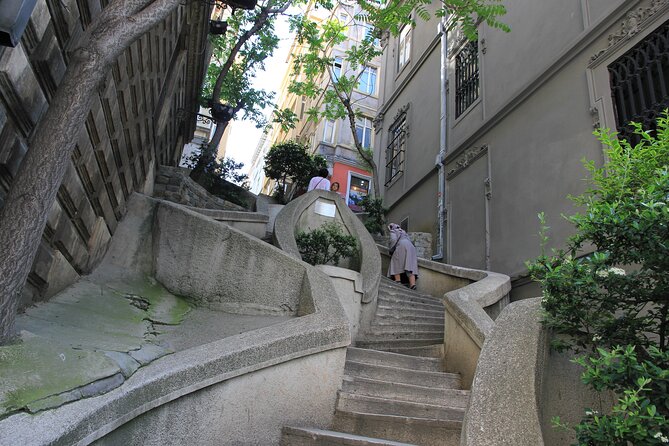Galata Walking Tour: Galata Tower, Galata Bridge, Fener & More - Language, pace, and group size (how it feels on the ground)