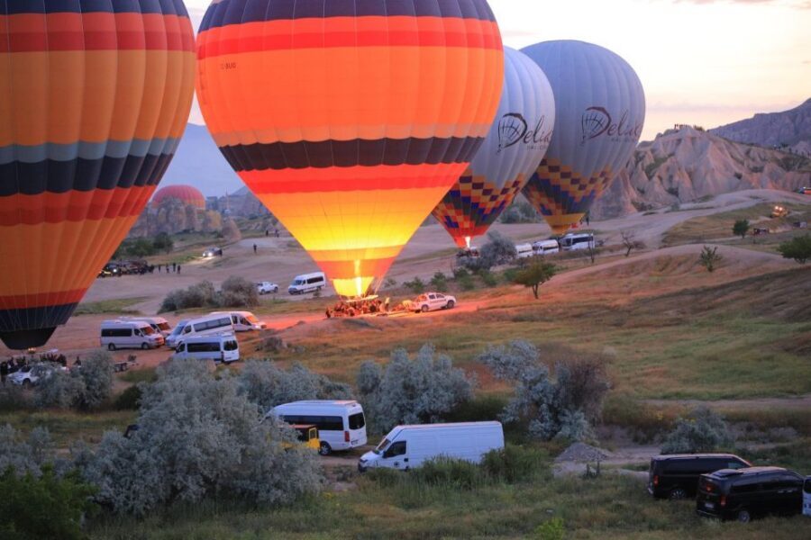 Göreme: Luxury Hot Air Balloon Flight in Göreme Valleys - Before lift-off: breakfast, balloon inflation, and photo windows