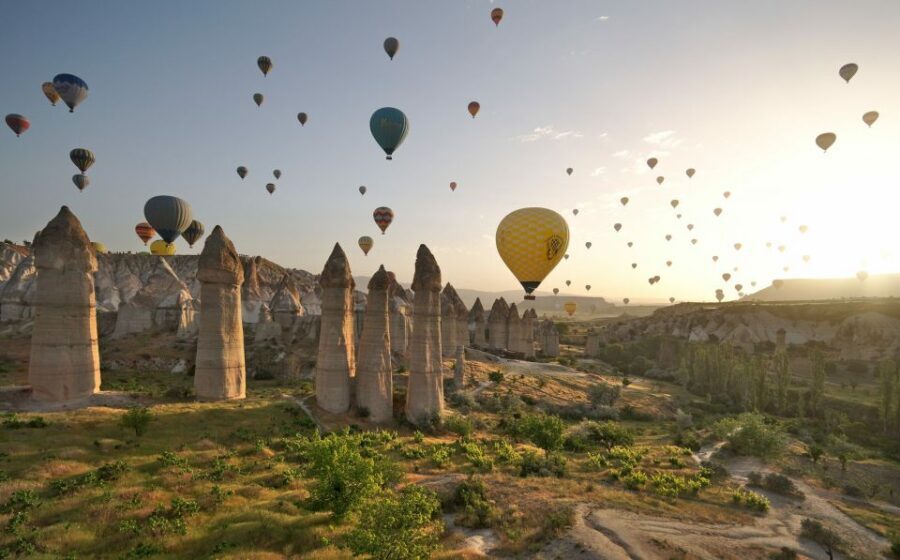 Göreme: Sunrise Hot Air Balloon Flight Over Cappadocia - The pre-flight wait: snacks, tea or coffee, and balloon inflation