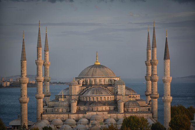 Guided Hagia Sofia, Blue mosque, Basilica Cistern skip lines tour - Optional carpet stop: Vezirhan and a calmer approach to buying