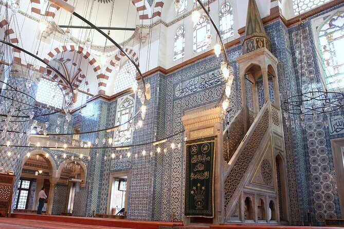 Half-Day Istanbul Private Food Tour & Culinary Experience - Bosphorus Ferry to the Asian Side: The 30-Minute Shortcut