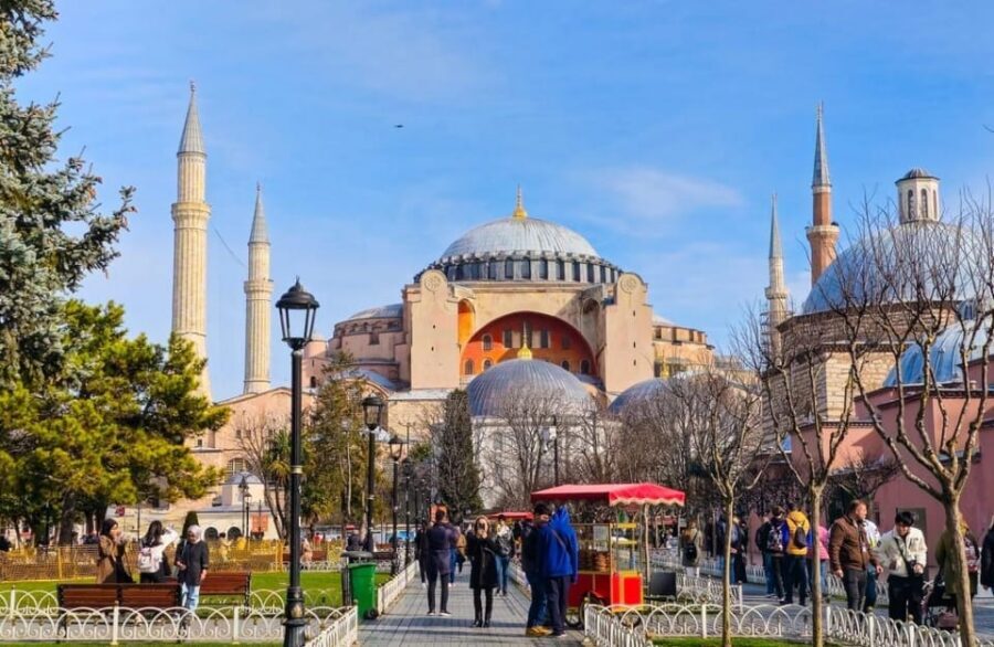 Half Day Old City Tour by Art Historian - Sultanahmet Square and the Blue Mosque: where your photos start making sense