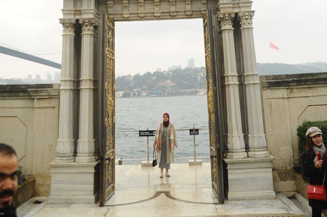 Istanbul: 2 Continents of Bosphorus ( Boat & Lunch ) - Bosphorus Strait Pass-By Moments: Ortaköy and the Illumination Look