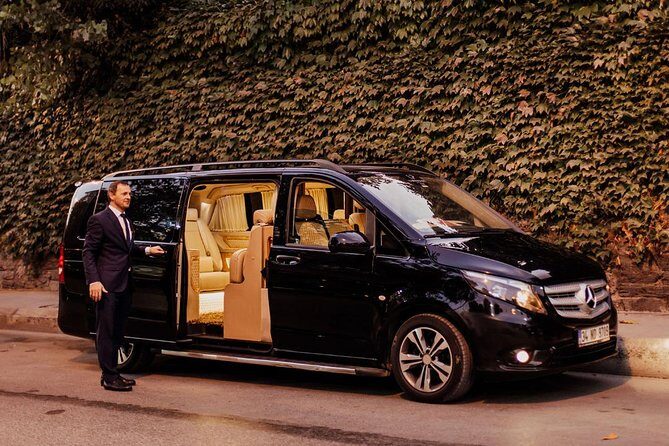 Istanbul airport to Taksim - The car experience: comfort, drinks, and driver care