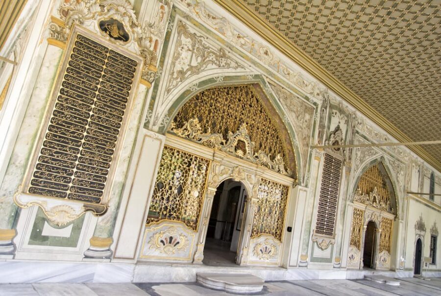 Istanbul: Best City Highlights Guided Tour with Tukish Lunch - Blue Mosque and Sultanahmet Square: 6 minarets and the best photo moments