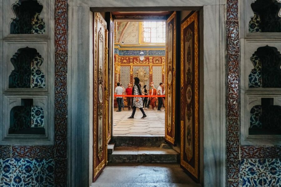 Istanbul: Best of the City 1, 2 or 3-Day Private Guided Tour - Basilica Cistern: the smart backup when mosque access is limited