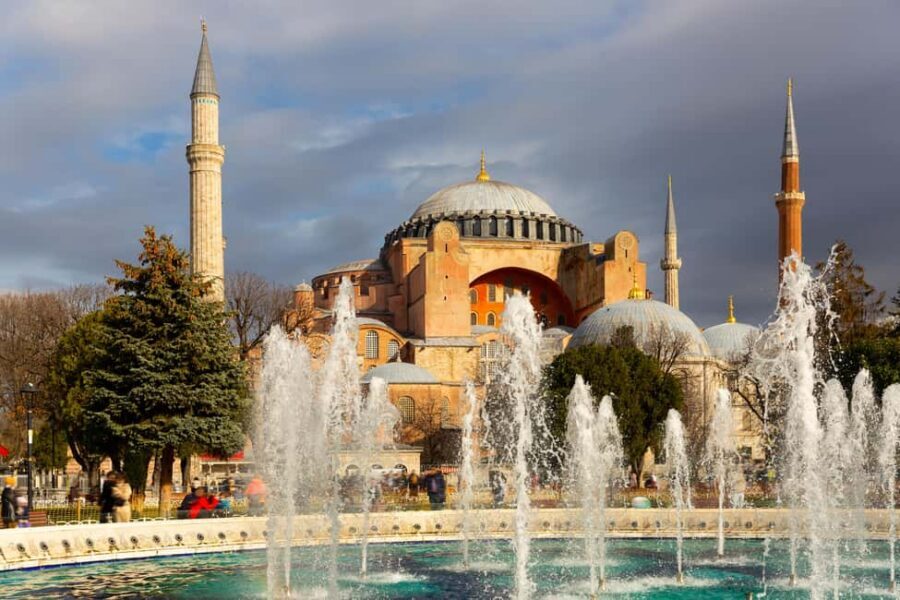 Istanbul: Blue Mosque and Hagia Sophia Tour w/Entry Tickets - Pace, Weather, and Crowds: How to Fit This into Your Istanbul Day