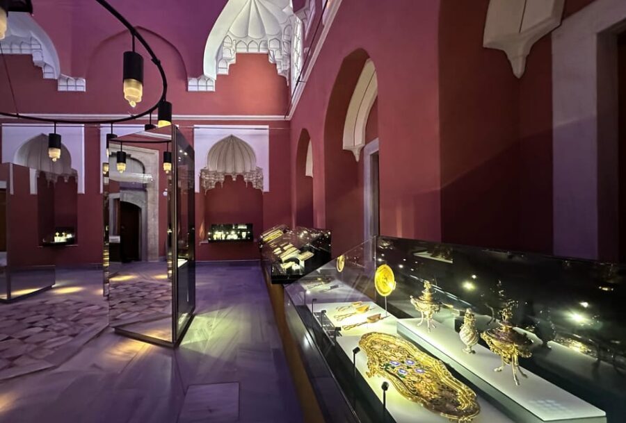 Istanbul: Blue Mosque, Hagia Sofia & Topkapi Palace Day Tour - From Lunch to the Sultans’ Tombs: Power, Names, and Ritual