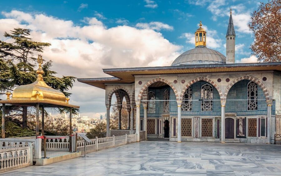 Istanbul: Blue Mosque, Hagia Sofia & Topkapi Palace Day Tour - Topkapi Palace Museum: Jewelry, Costumes, and Everyday Power