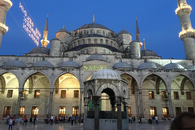 Istanbul: Blue Mosque & Hagia Sophia Small-Group Tour with ticket - From the meeting point to Sultanahmet Square: timing matters in Istanbul