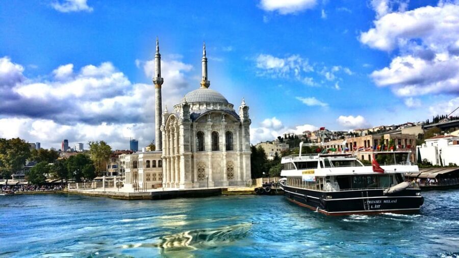 Istanbul: Bosphorus and Black Sea Cruise with Lunch - Service, Guide Style, and the Role of English Narration