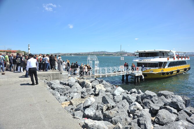 Istanbul: Bosphorus and Golden Horn Cruise with Audio Guide - Audio guide reality: what to do if sound quality is spotty