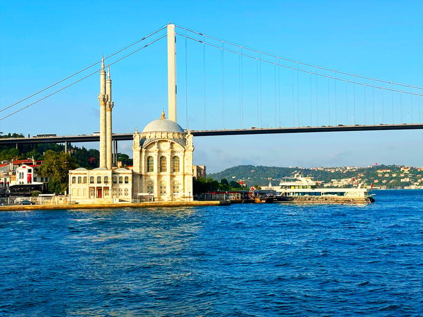 Istanbul: Bosphorus and Golden Horn Sunset Yacht Cruise - Dolmabahçe Palace to Ortaköy Mosque: The Classic Istanbul Front Row