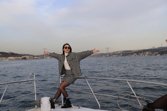 Istanbul Bosphorus Boat Tour and Golden Horn Cruise Day or Sunset - What you actually see: bridges, palaces, and the shoreline
