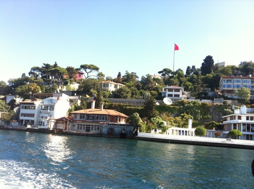 Istanbul: Bosphorus Boat Tour and Two Continents with Lunch - Bosphorus Bridge crossing: 1704 meters of quick perspective