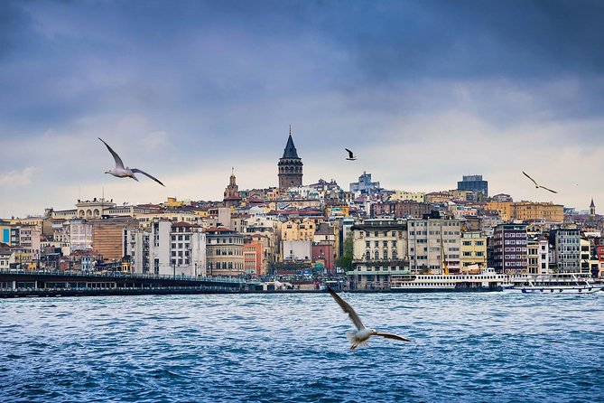 Istanbul: Bosphorus Cruise Tour - Boarding at Eminönü: how the cruise unfolds in two acts