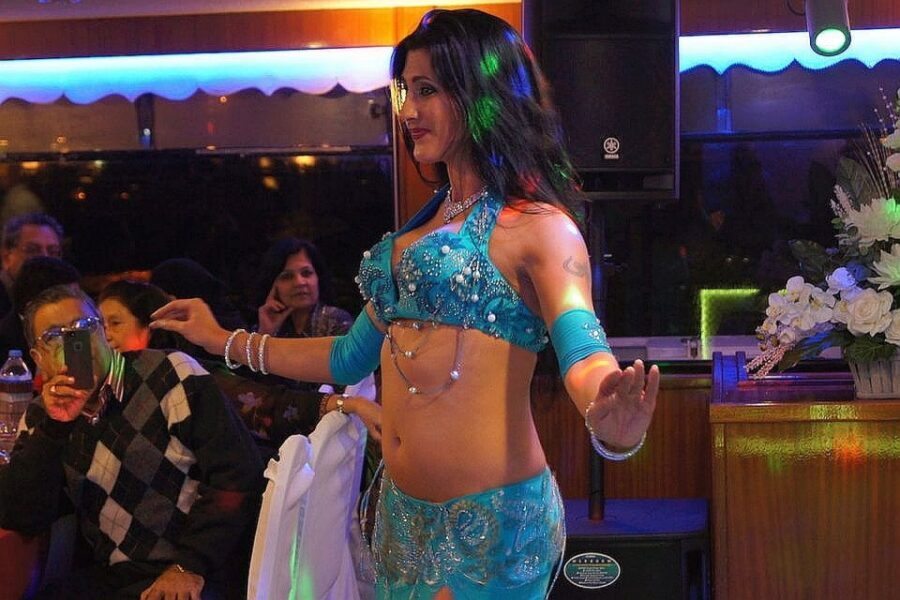 Istanbul Bosphorus Dinner Cruise &Entertainment hotel pickup - A Bosphorus Dinner Cruise That Shows Europe and Asia at Night