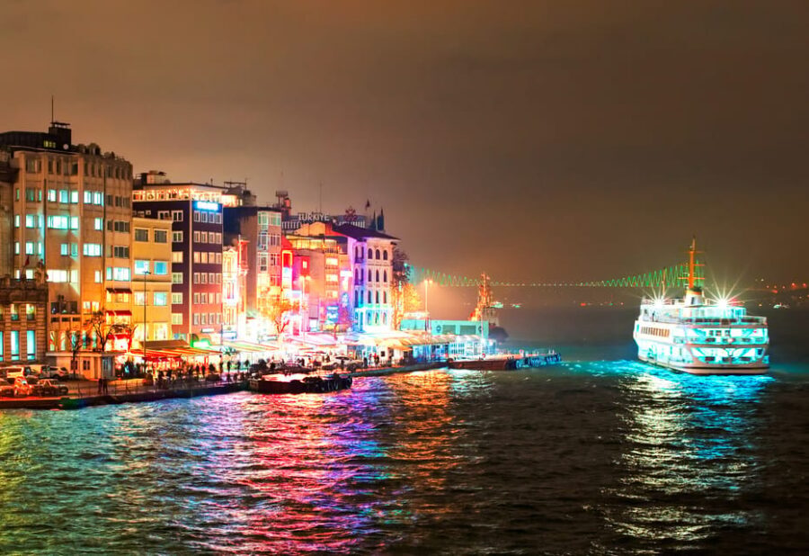 Istanbul: Bosphorus Dinner Cruise Incl. Drinks with Transfer - What You See From the Water: Dolmabahçe to Maiden’s Tower