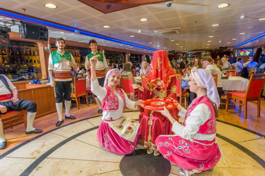 Istanbul: Bosphorus Dinner Cruise Incl. Drinks with Transfer - 3-Course Dinner and Unlimited Local Drinks (No Imported Drinks)