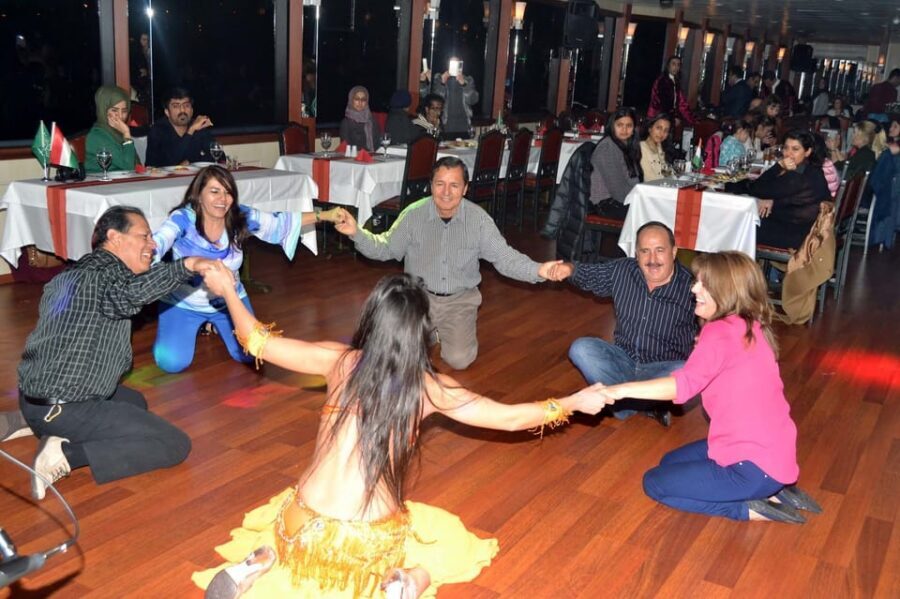 Istanbul: Bosphorus Dinner Cruise Incl. Drinks with Transfer - Entertainment on Board: Turkish Dance, Henna Moments, and DJ Energy