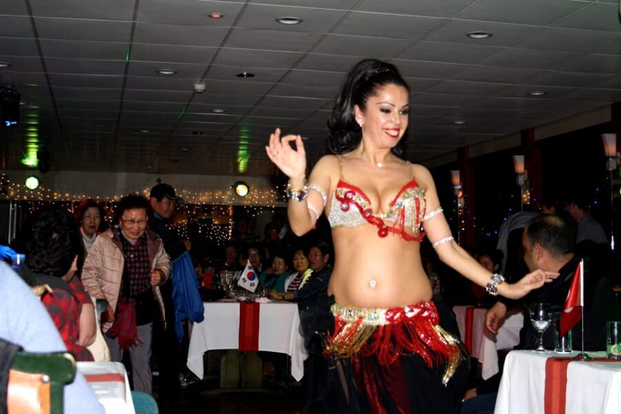 Istanbul: Bosphorus Dinner Cruise Incl. Drinks with Transfer - Crowds, Table Setup, and Comfort: The Tradeoffs