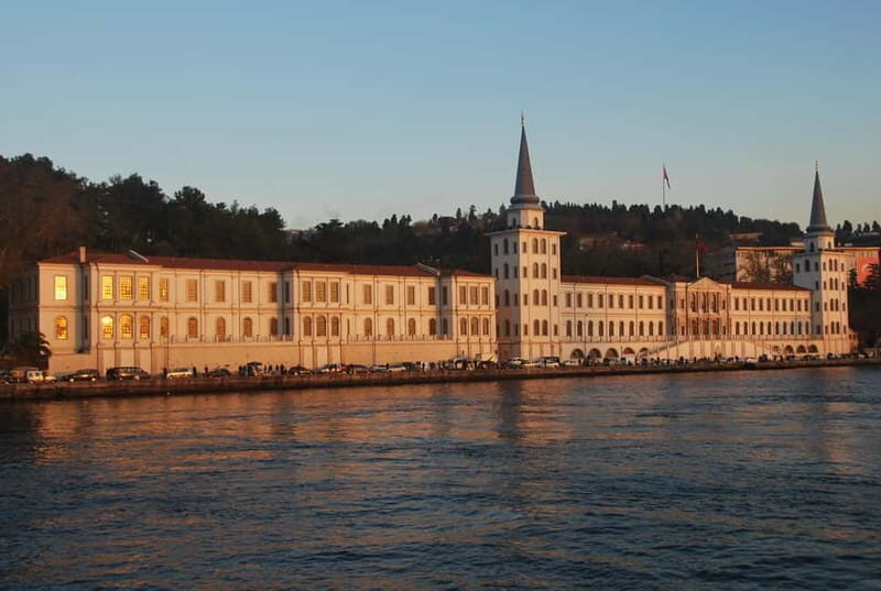 Istanbul: Bosphorus Lunch Cruise with Guide - Key things to know before you go