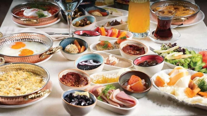 Istanbul: Bosphorus Morning Cruise with Breakfast - Quick hits before you go