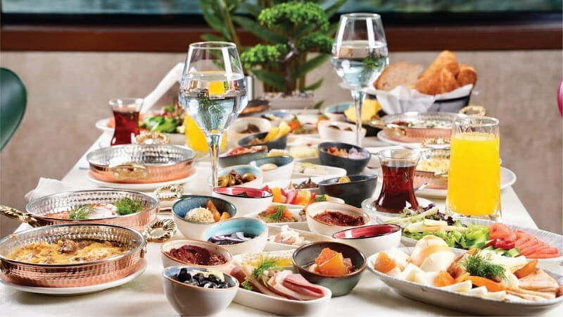 Istanbul: Bosphorus Morning Cruise with Breakfast - Why a Bosphorus morning cruise feels smarter than later tours