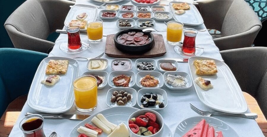 Istanbul: Bosphorus Morning Cruise with Breakfast - Time on the water: what the 3 hours means in real life