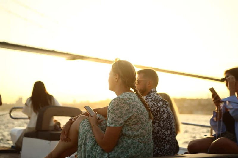 Istanbul: Bosphorus Private Guided Yacht Cruise with Snacks - Rumeli Hisari and the Fort Feel of the Bosphorus