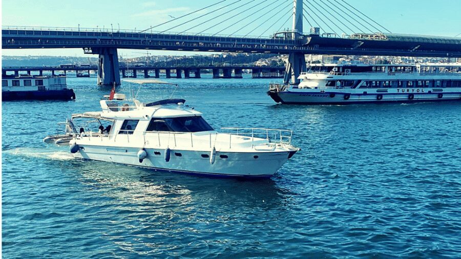 İstanbul: Bosphorus Private Yacht Cruise with Tea and Coffee - How to get better photos in a moving 2-hour window