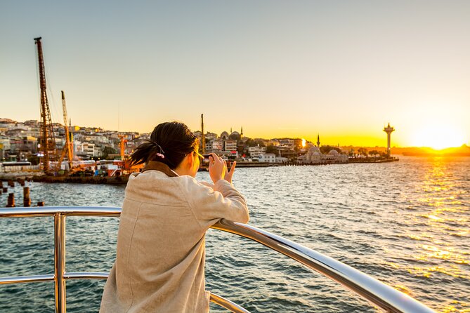 Istanbul Bosphorus Sightseeing Cruise with Audio Guide - Emirgân Park to Küçüksu Pavilion: green breaks and palace details