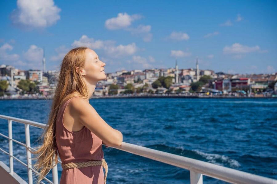 Istanbul: Bosphorus Strait Sightseeing Cruise & Audio Guide - Two hours on the Bosphorus: why this short cruise works