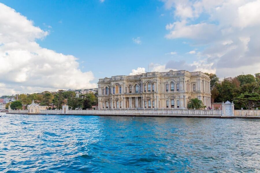 Istanbul: Bosphorus Strait Sightseeing Cruise & Audio Guide - Bosphorus Bridge to Rumeli Hisarı: bridges and shoreline details