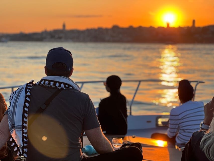 Istanbul: Bosphorus Sunset Cruise on a Luxury Yacht - Quick reasons to go