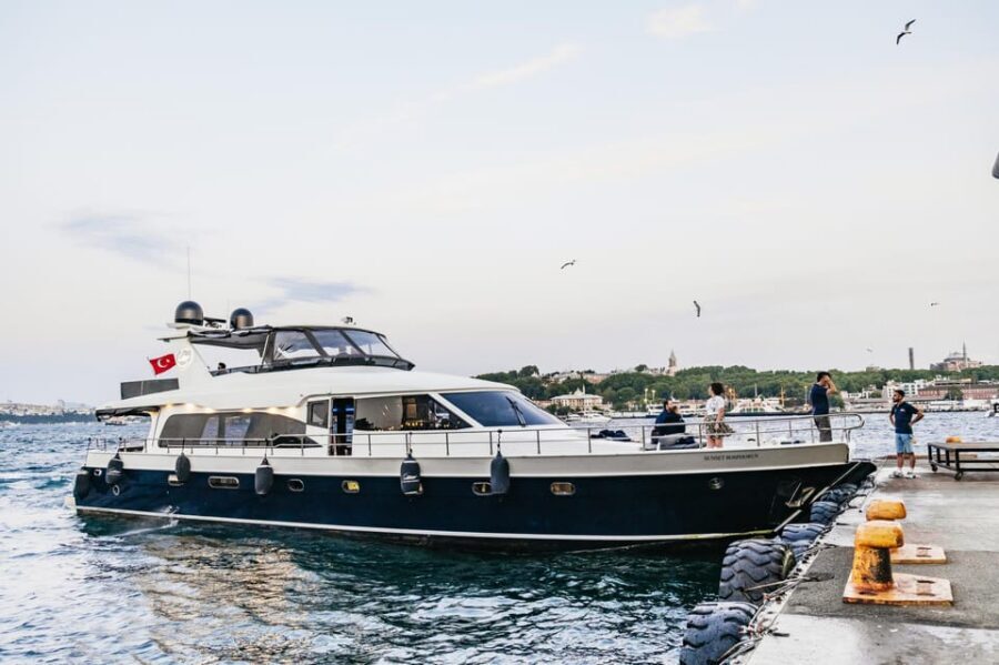 Istanbul: Bosphorus Sunset Cruise on a Luxury Yacht - European-side highlights: Galataport, Dolmabahçe, Çırağan
