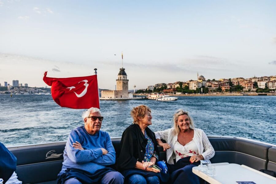 Istanbul: Bosphorus Sunset Cruise on a Luxury Yacht - Beylerbeyi Palace to Maiden’s Tower: the best sunset window