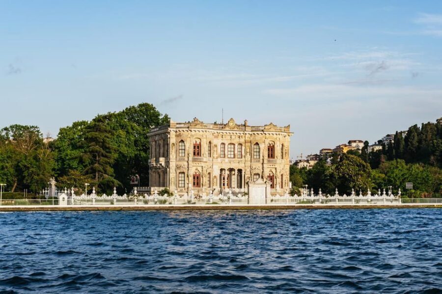 Istanbul: Bosphorus Sunset Cruise on a Luxury Yacht - Price, value, and what you actually get onboard