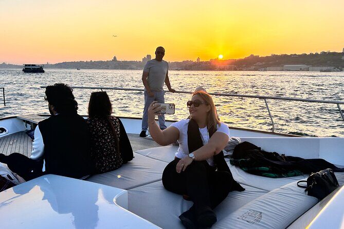 Istanbul Bosphorus Sunset Cruise on the Luxury Yacht - Maiden’s Tower and the finish: the photos you’ll want before you dock