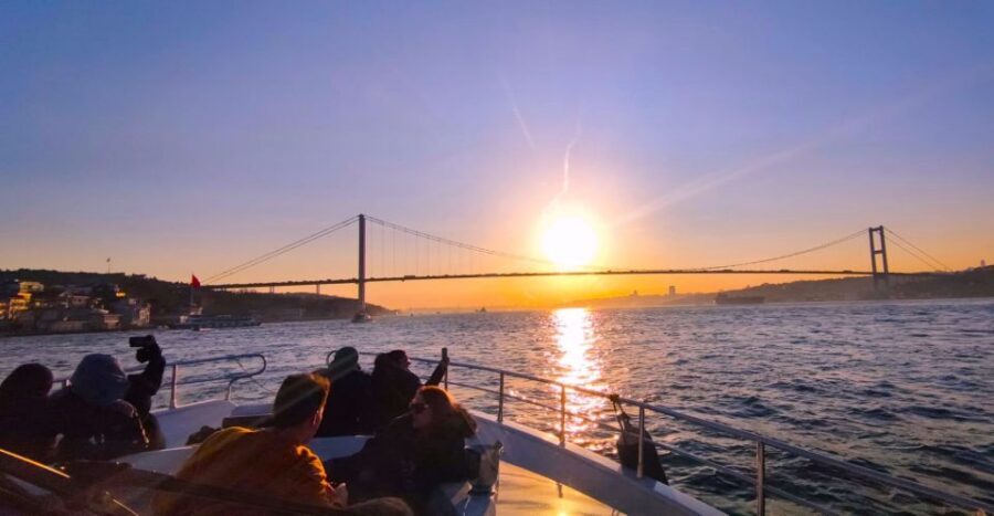 Istanbul: Bosphorus Sunset Cruise with Dinner - Istanbul’s skyline is a whole different story from the Bosphorus