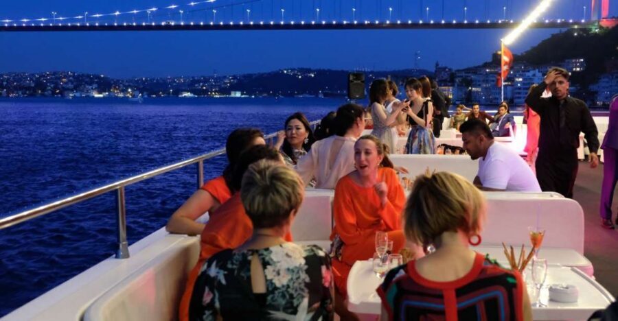 Istanbul: Bosphorus Sunset Cruise with Dinner - From Kabataş meeting point to the welcome cocktail moment
