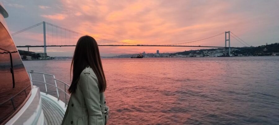 Istanbul: Bosphorus Sunset Cruise with Snacks and Wine - Ortaköy Mosque: one stop, two sides of the city’s personality