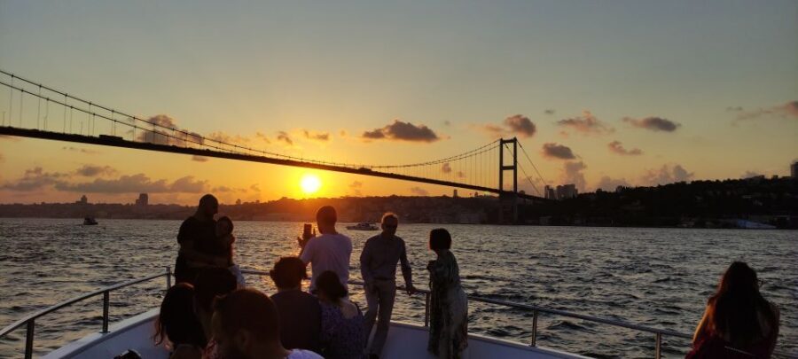 Istanbul: Bosphorus Sunset Cruise with Snacks and Wine - Bosphorus Bridge and Bebek: feeling the strait’s scale