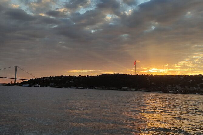 Istanbul Bosphorus Sunset Cruise with Wine on a Luxury Yacht - Timing Tips: Sunset Photos and Deck Strategy