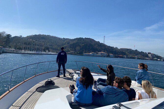 Istanbul Bosphorus Sunset Yacht Cruise - Guide energy and photo strategy on a moving deck
