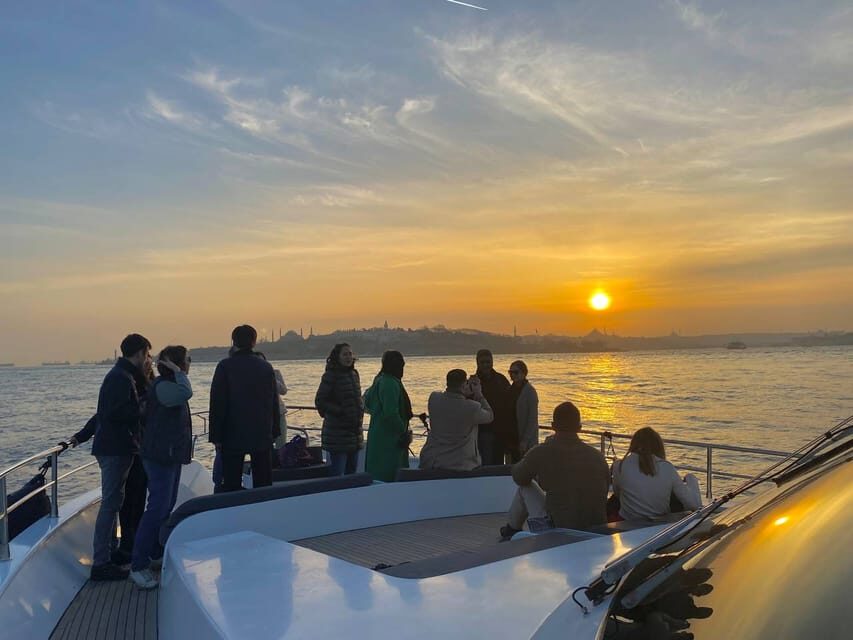 Istanbul: Bosphorus Sunset Yacht Cruise with Live Guide - Onboard Comfort: 25-Meter Yacht, 360° Views, and a Small Group
