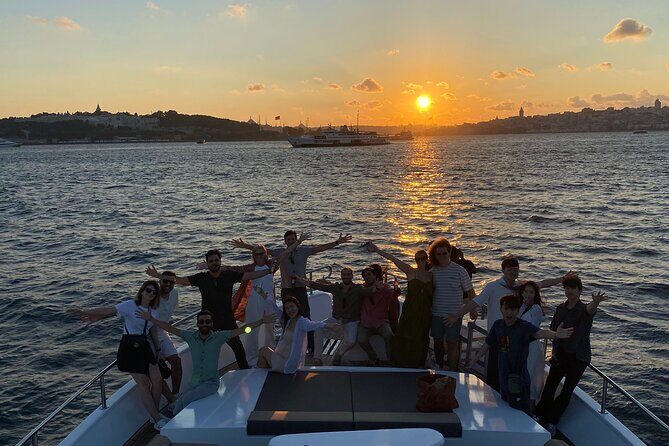 Istanbul Bosphorus Sunset Yacht Cruise - Maiden’s Tower sunset stop: why this 15 minutes matters